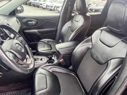 Used 2019 Jeep Cherokee Latitude Plus w/ Comfort/Convenience Group image 16