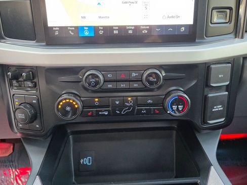 Used 2025 Ford F250 XLT w/ Black Appearance Package image 16