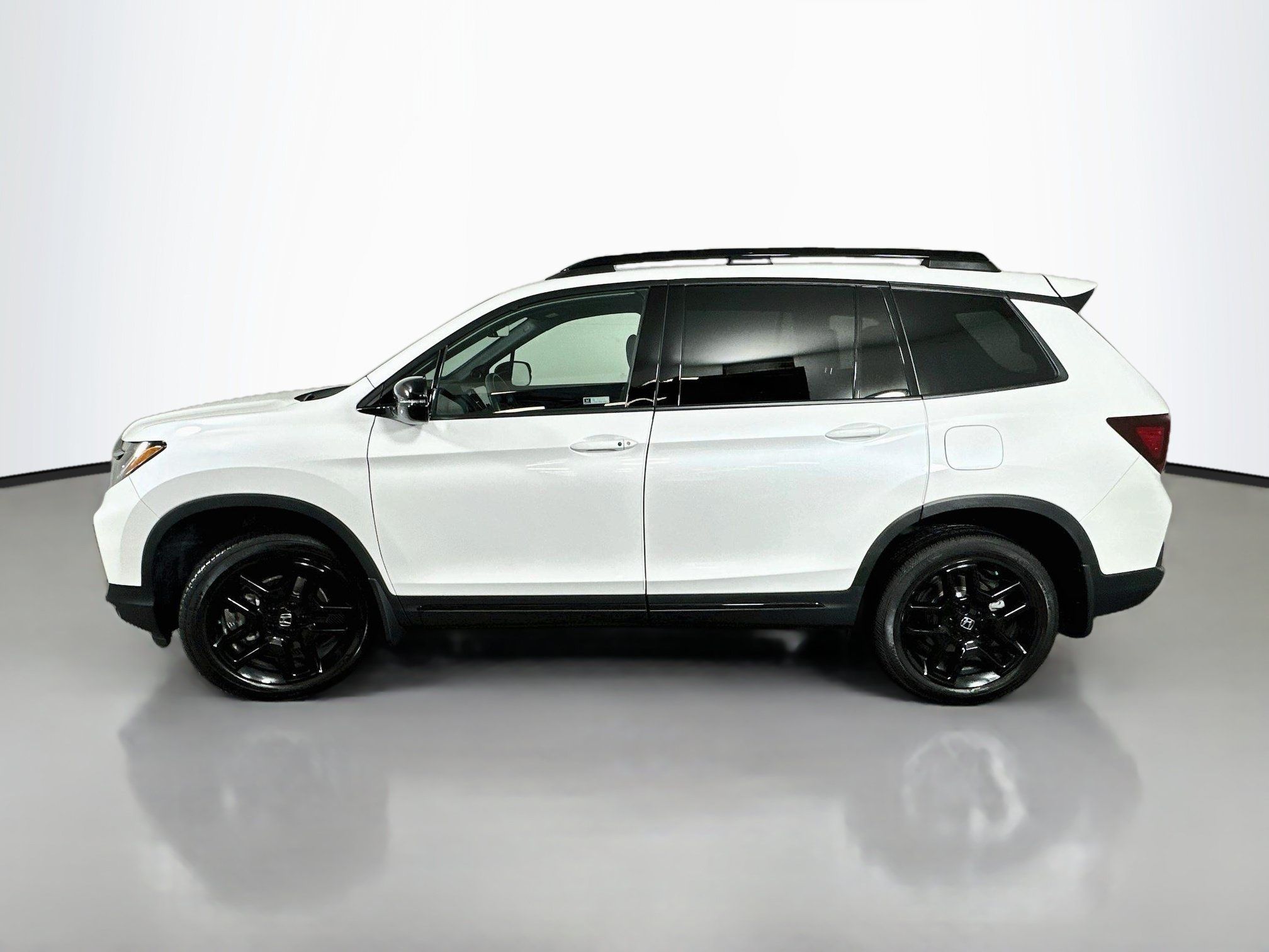 Used 2024 Honda Passport Black Edition image 4