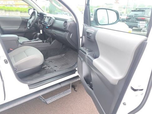 Used 2022 Toyota Tacoma SR AWD/4WD image 9