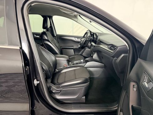 Used 2025 Ford Escape SE FWD image 42