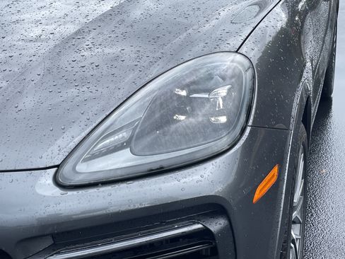 Used 2023 Porsche Cayenne AWD/4WD image 5