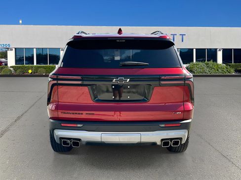 Used 2024 Chevrolet Traverse Z71 w/ Enhanced Driving Package image 6