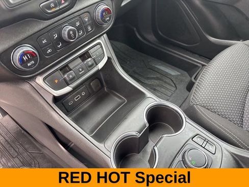 Used 2024 GMC Terrain SLE w/ Driver Convenience Package FWD image 26