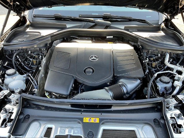 Used 2026 Mercedes-Benz GLC 300 4MATIC image 32