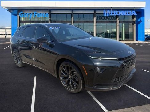 Used 2025 Toyota Crown Signia w/ Advanced Technology Package image 1