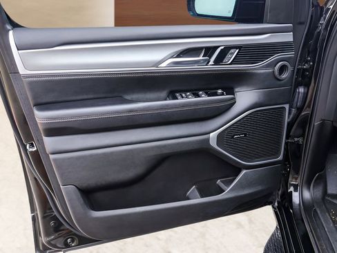 Used 2023 Jeep Wagoneer Series II image 24