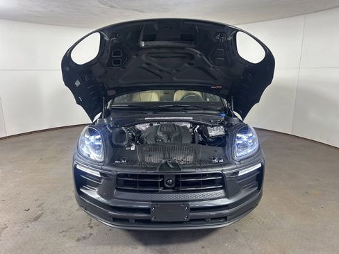 Certified 2025 Porsche Macan image 16