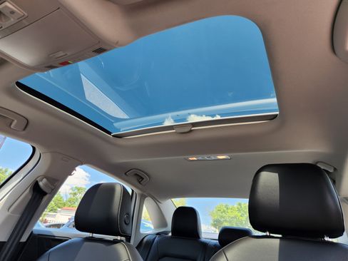 Used 2023 Volkswagen Jetta SE w/ Panoramic Sunroof Package FWD image 15
