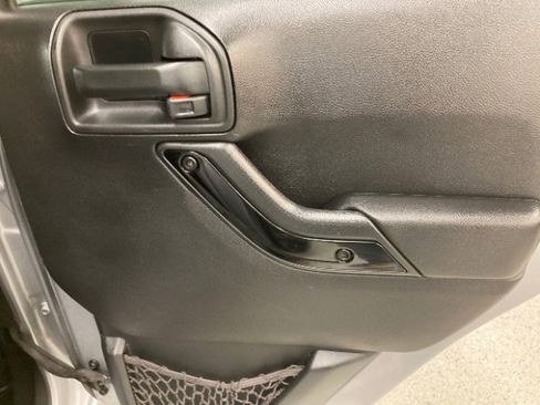 Used 2015 Jeep Wrangler Unlimited Sahara w/ Dual Top Group image 35