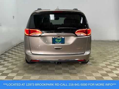 Used 2018 Chrysler Pacifica Limited FWD image 5