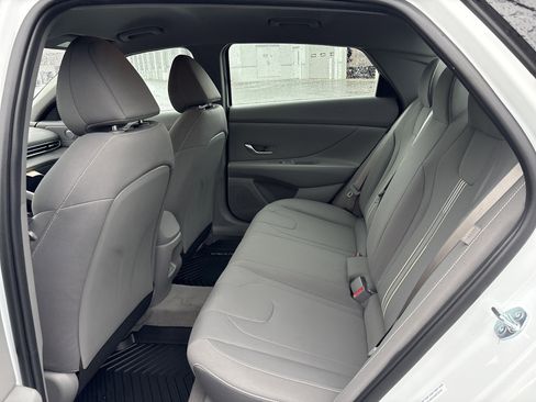 Used 2025 Hyundai Elantra Sport FWD image 36