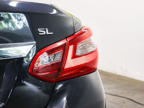Used 2018 Nissan Altima 2.5 SL FWD image 12