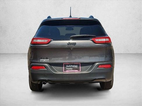 Used 2018 Jeep Cherokee Latitude w/ Altitude Package AWD/4WD image 7