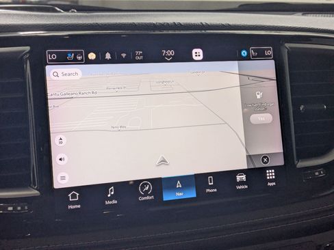 Used 2023 Chrysler Pacifica Limited w/ Uconnect Theater Family Group FWD image 17