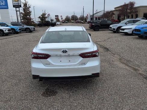 Used 2022 Toyota Camry XLE image 18
