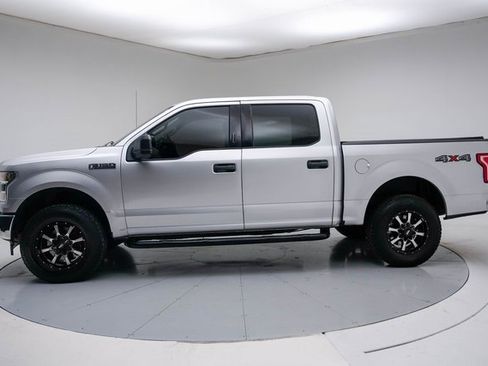 Used 2017 Ford F150 XLT image 2