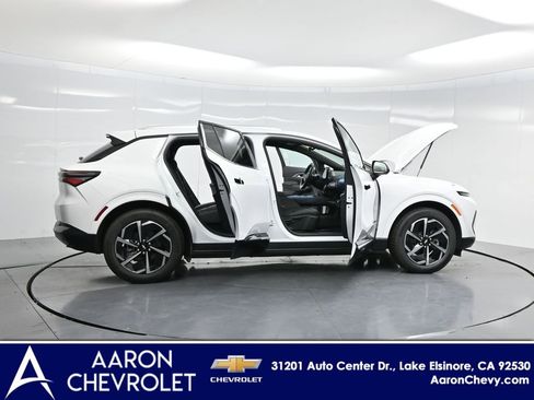 Used 2025 Chevrolet Equinox EV LT w/ Convenience Package image 3