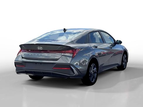 New 2026 Hyundai Elantra Sport image 7