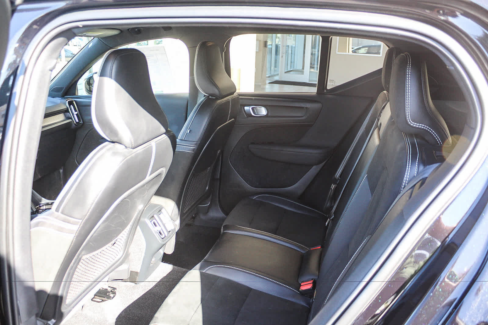 Used 2021 Volvo XC40 T5 R-Design AWD/4WD image 23