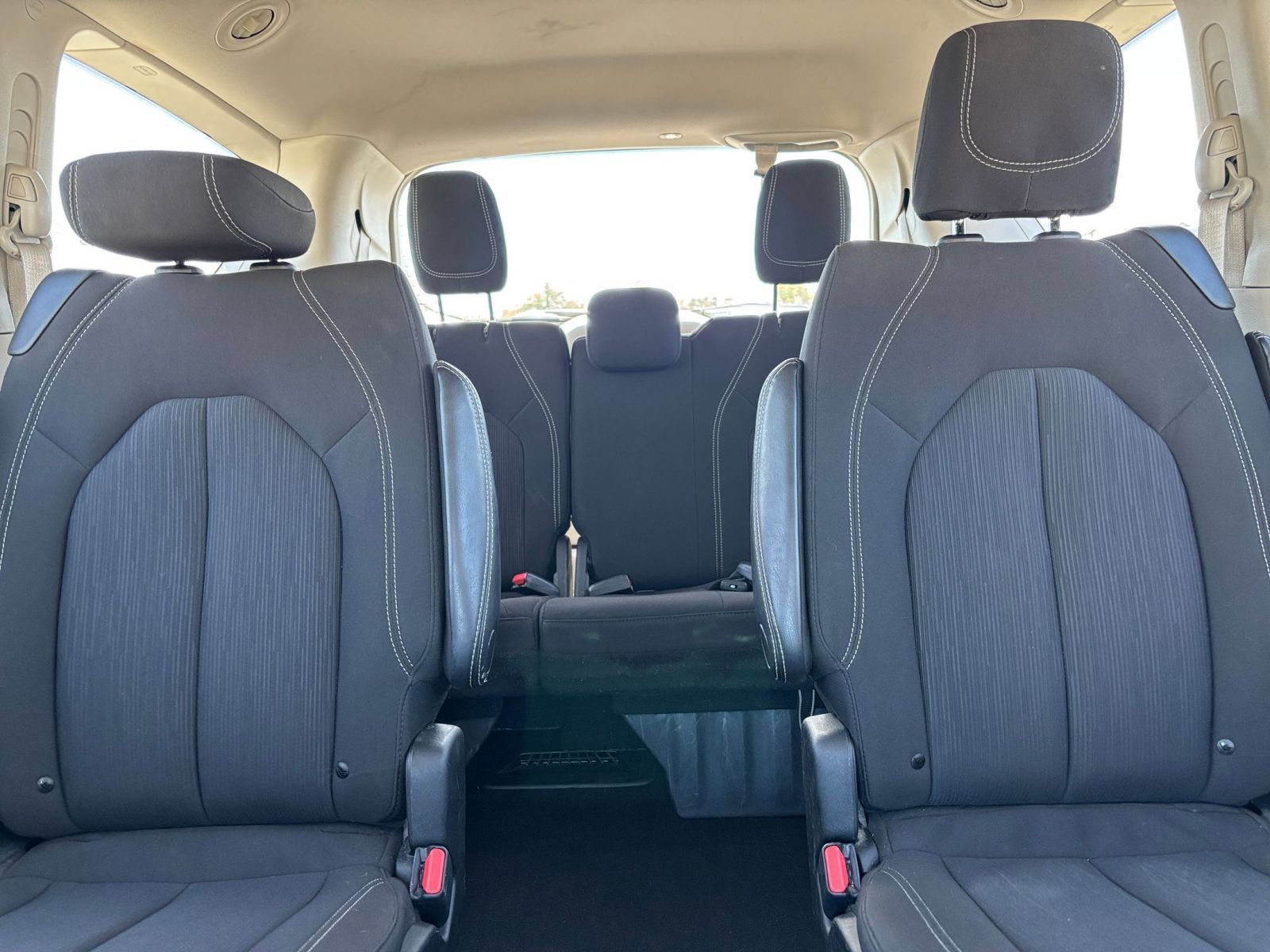 Used 2023 Chrysler Voyager LX FWD image 40