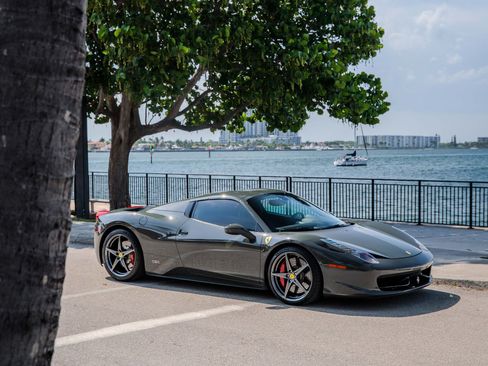 Used 2014 Ferrari 458 Spider RWD image 7