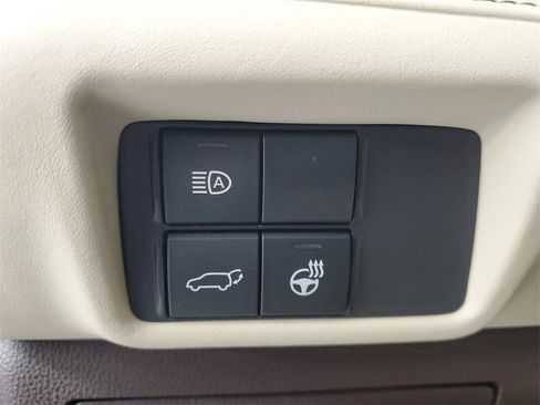 Used 2022 Toyota Highlander Limited image 11