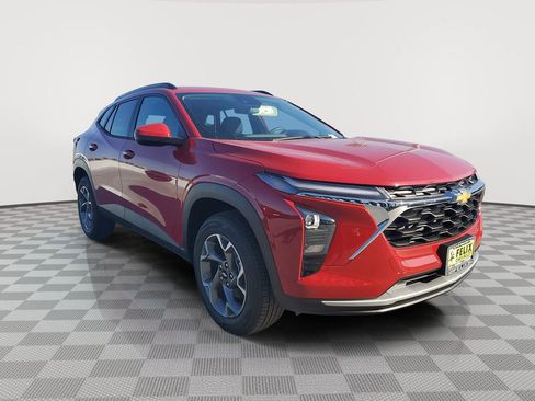 New 2026 Chevrolet Trax LT image 2