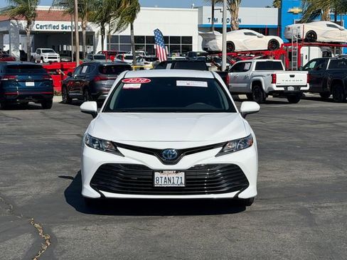 Used 2020 Toyota Camry LE w/ Carpet Mat Package FWD image 2