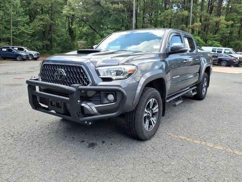 Used 2018 Toyota Tacoma TRD Sport AWD/4WD image 36