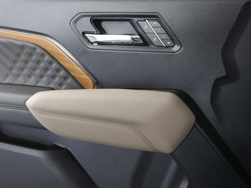 Used 2025 GMC Canyon Denali image 28