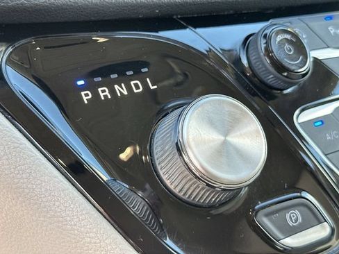 Used 2021 Chrysler Pacifica Touring-L FWD image 21