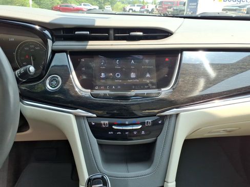 Used 2021 Cadillac XT6 Premium Luxury FWD image 9