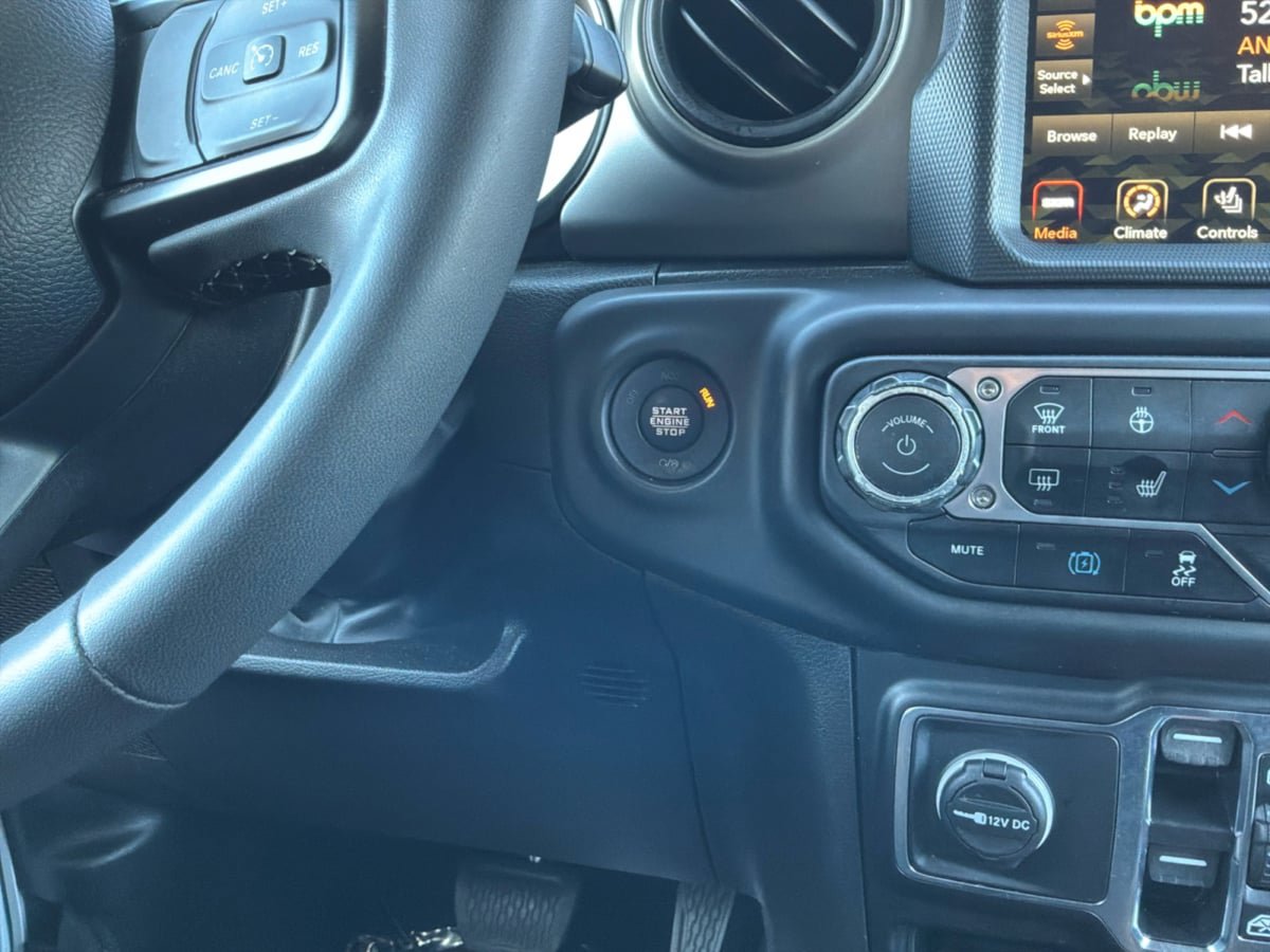 Used 2023 Jeep Wrangler Unlimited w/ Sun & Screen Package AWD/4WD image 17