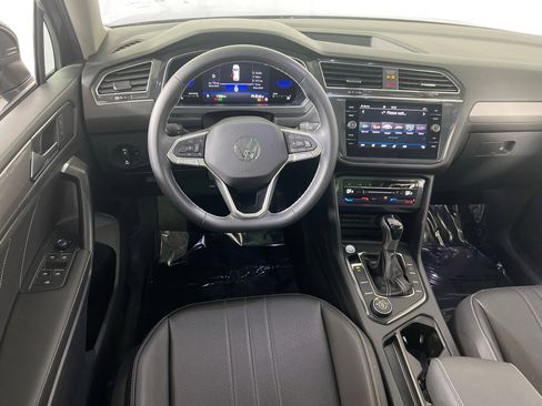 Used 2023 Volkswagen Tiguan SE AWD/4WD image 22