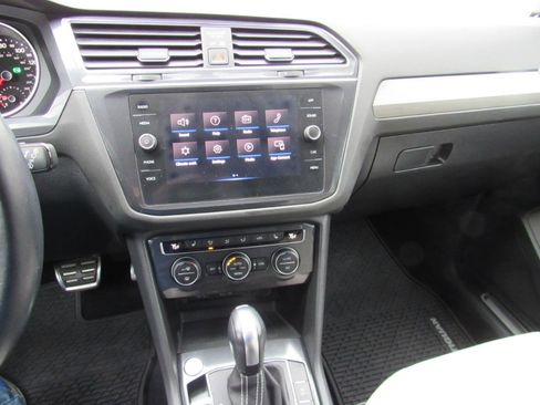 Used 2021 Volkswagen Tiguan SE R-Line image 21
