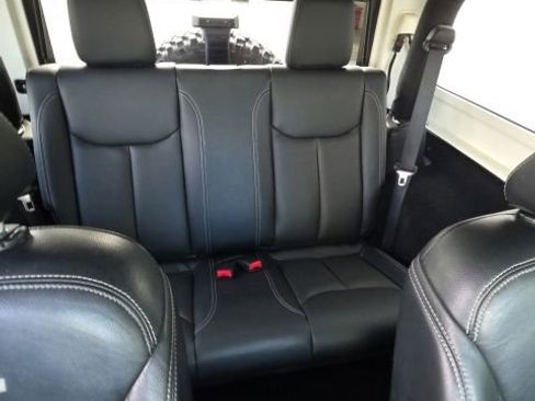 Used 2016 Jeep Wrangler Rubicon AWD/4WD image 16