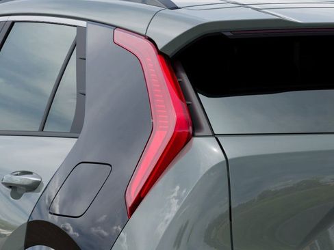 New 2025 Kia Niro SX Touring image 11