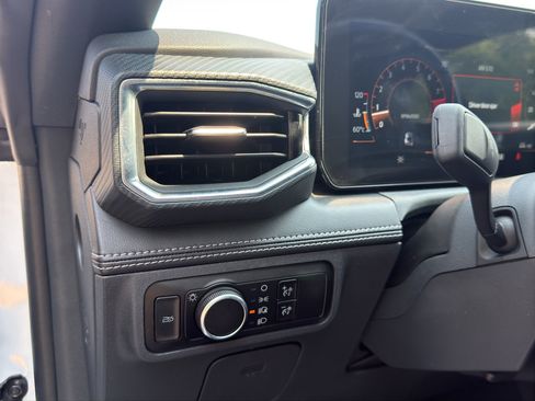 Used 2025 Ford Mustang GT Premium RWD image 38