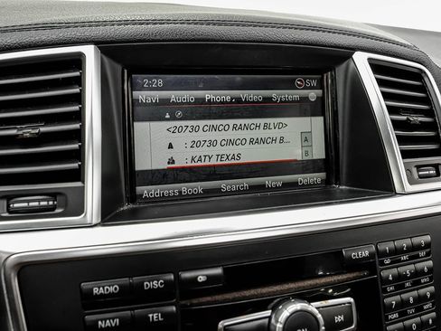 Used 2014 Mercedes-Benz GL 450 4MATIC image 24