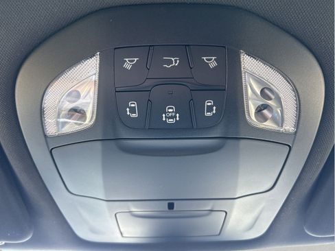 Used 2026 Chrysler Voyager LX FWD image 21