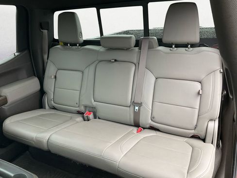 Used 2021 Chevrolet Silverado 1500 LT Trail Boss w/ Convenience Package II image 9