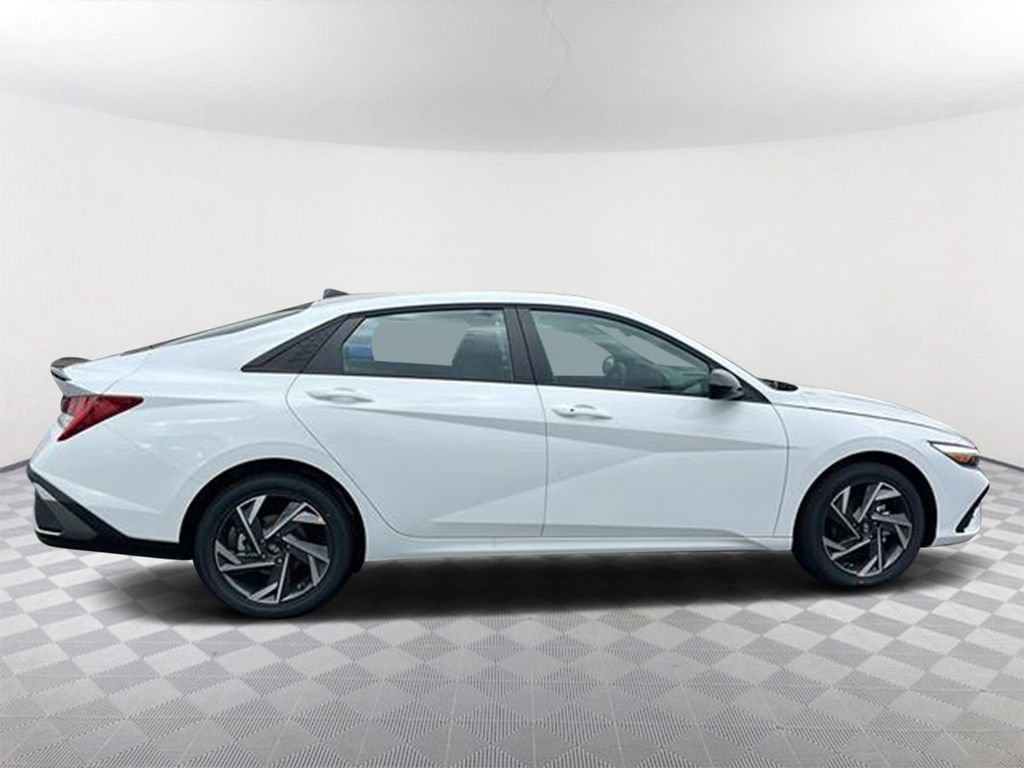New 2025 Hyundai Elantra SEL FWD image 4