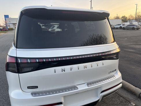 Used 2026 INFINITI QX80 Luxe image 9