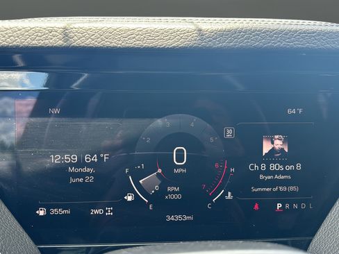 Used 2025 GMC Yukon XL Denali AWD/4WD image 9