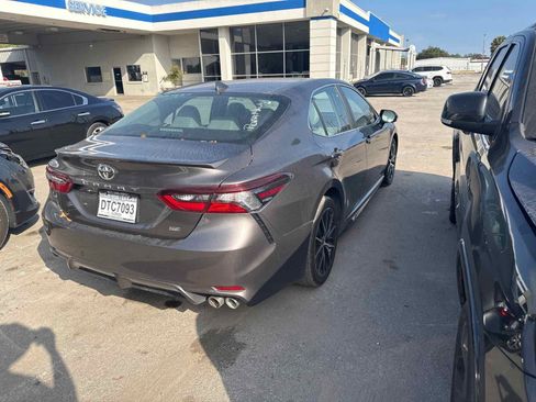 Used 2023 Toyota Camry SE image 9