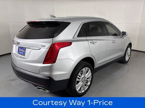 Used 2018 Cadillac XT5 Premium Luxury FWD image 11