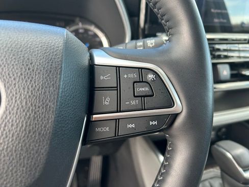 Used 2022 Toyota Highlander Limited AWD/4WD image 18