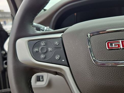Used 2023 GMC Acadia SLT w/ Preferred Package FWD image 19
