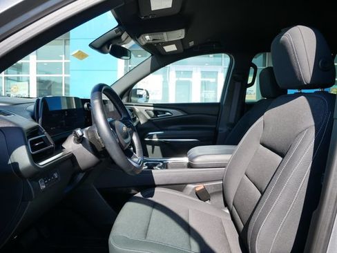 Used 2025 Chevrolet Traverse LT w/ Driver Confidence Package AWD/4WD image 7